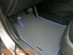Серый водительский  коврик с синим кантом
