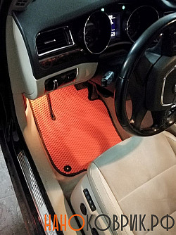 Оранжевый коврик водителя